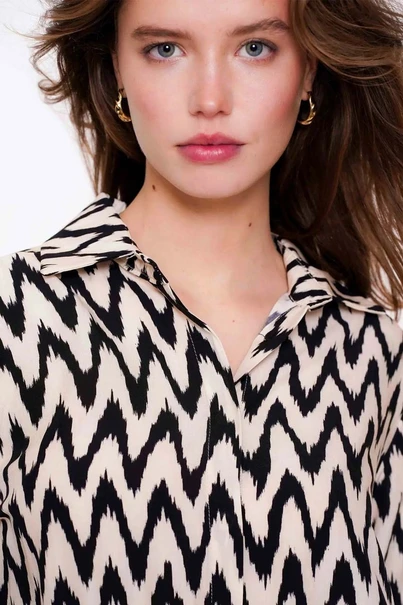 Geisha 53163-70 blouse zig zag print