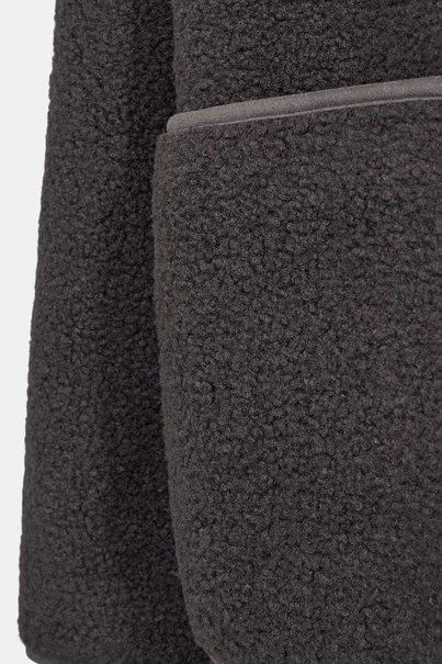 Sofie Schnoor s243360 jasje fake fur sheep
