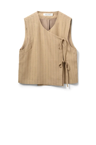Sofie Schnoor s251306 cailinsw streep gilet