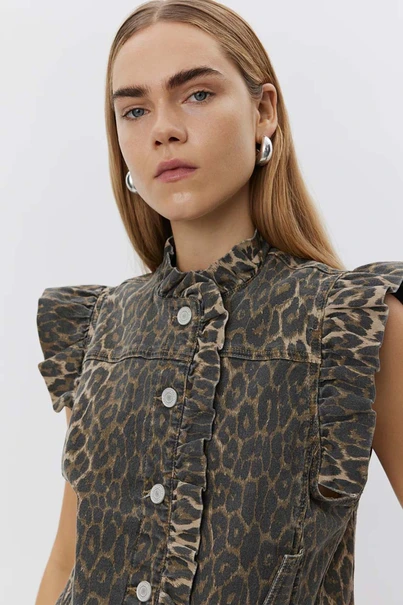 Sofie Schnoor s251428 farahsw gilet leopard