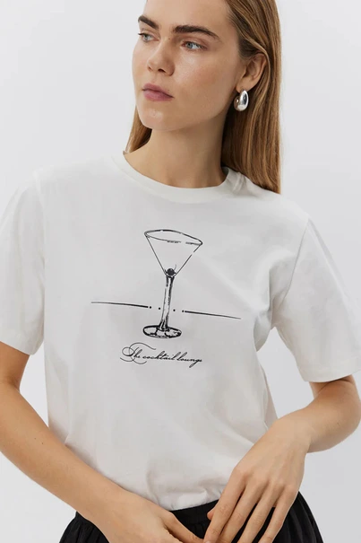 Sofie Schnoor s251455 zenasw tshirt cocktail
